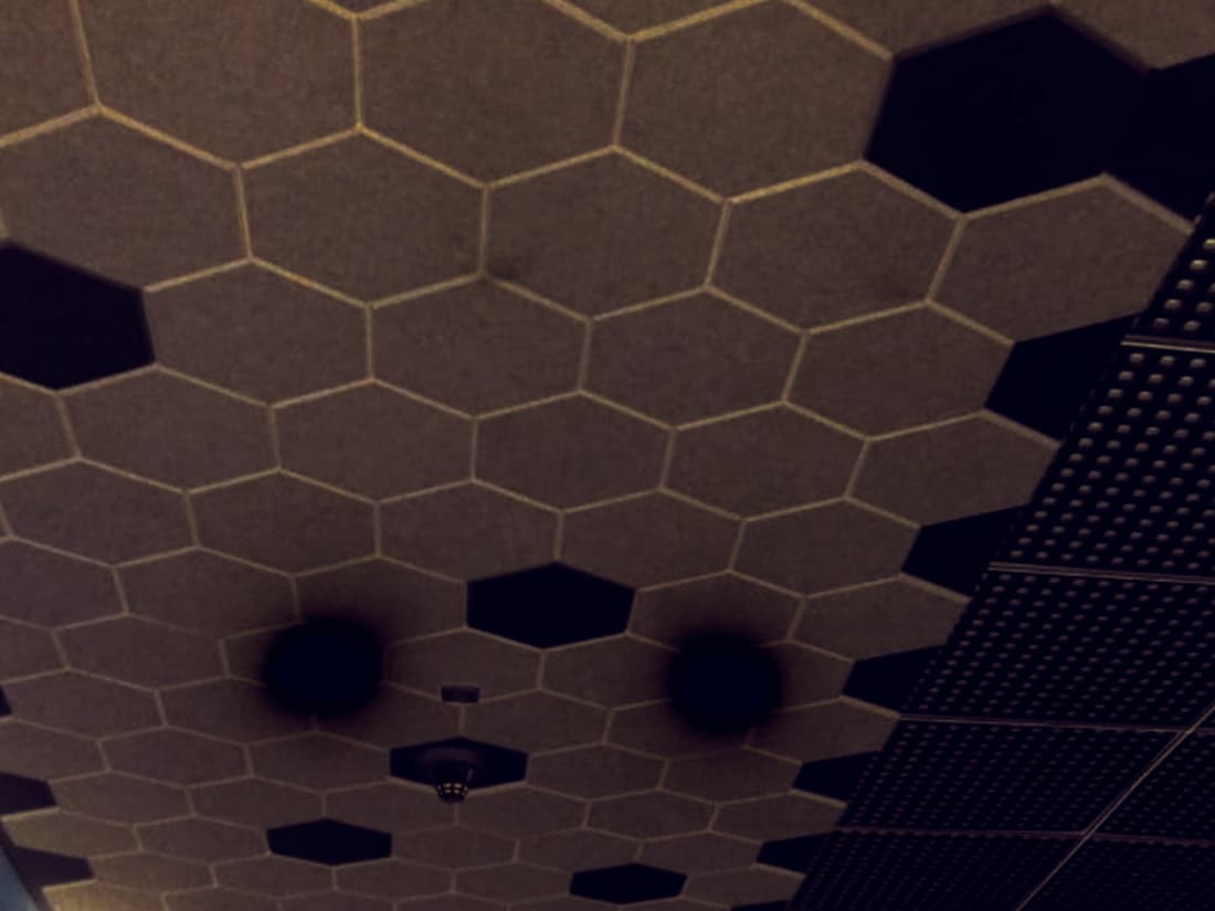 Acoustic ceiling in an open workplace
